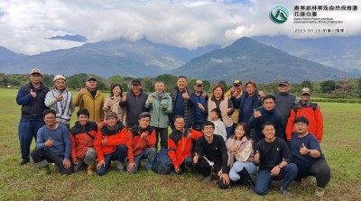 馬太鞍溪上游堰塞湖-黃群策分署長與降挖團隊大合照